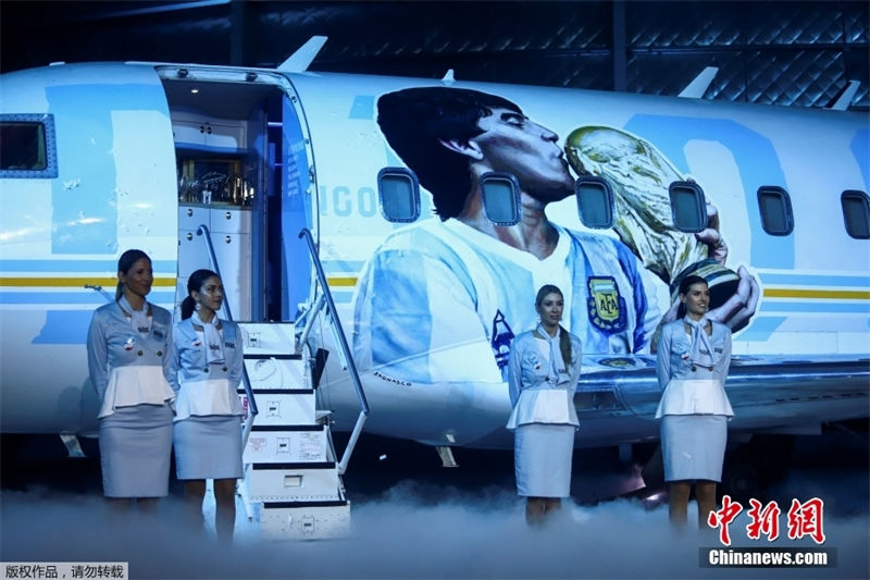 Avi?o com temática de Maradona estreia na Argentina