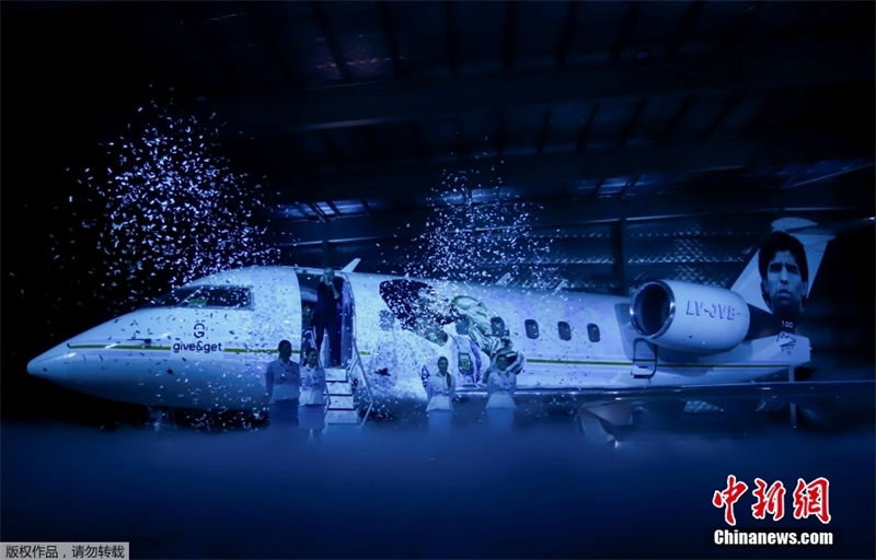 Avi?o com temática de Maradona estreia na Argentina