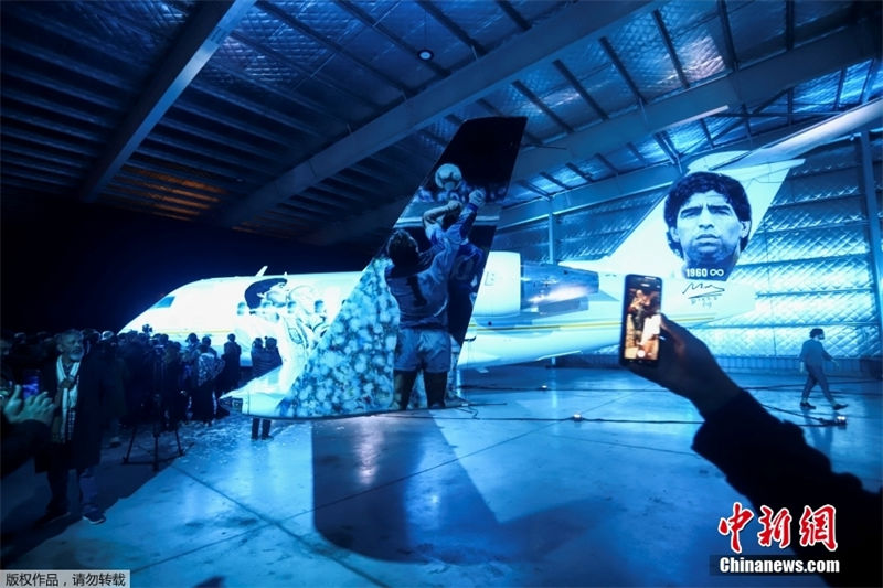 Avi?o com temática de Maradona estreia na Argentina