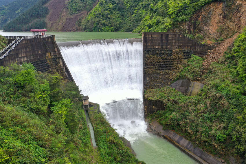 Galeria: transbordo de cachoeira do reservatório em Guangxi
