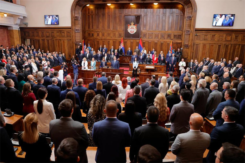 Vucic da Sérvia é empossado para segundo mandato presidencial