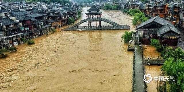 Hunan: antiga cidade de Fenghuang sofre fortes chuvas