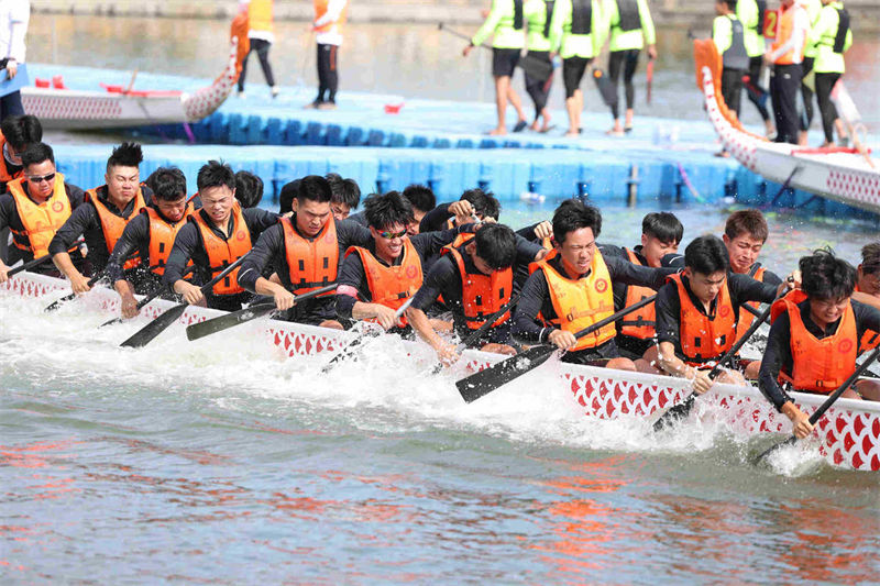 Corrida de barcos-drag?o constrói ponte de intercambio através do Estreito de Taiwan