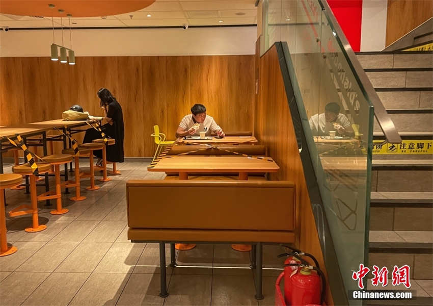Beijing: restaurantes e estabelecimentos de alimenta??o retomam atividade gradualmente
