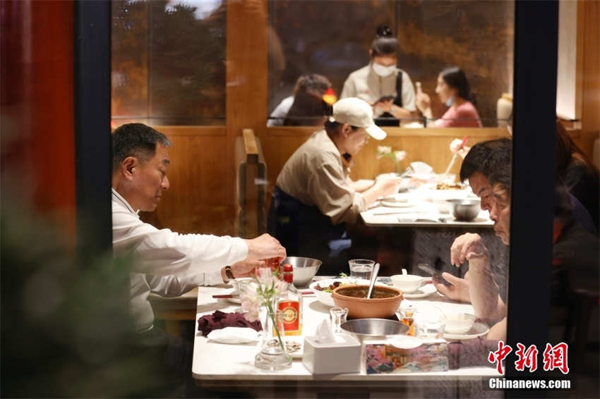 Beijing: restaurantes e estabelecimentos de alimenta??o retomam atividade gradualmente