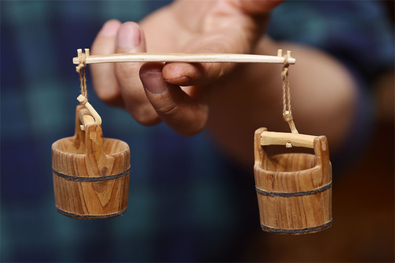 Artes?o de Nangjing cria miniaturas para representar cultura agrícola da China