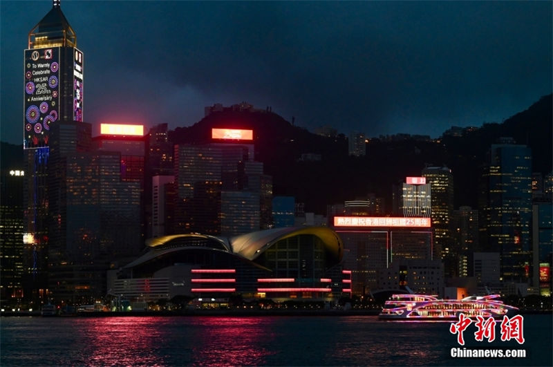 Galeria: atmosfera comemorativa às vésperas do 25o aniversário do retorno de Hong Kong à pátria