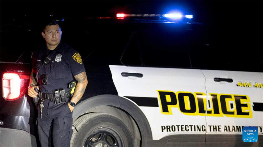 Número de imigrantes mortos encontrados dentro de caminh?o de 18 rodas no Texas sobe para 50