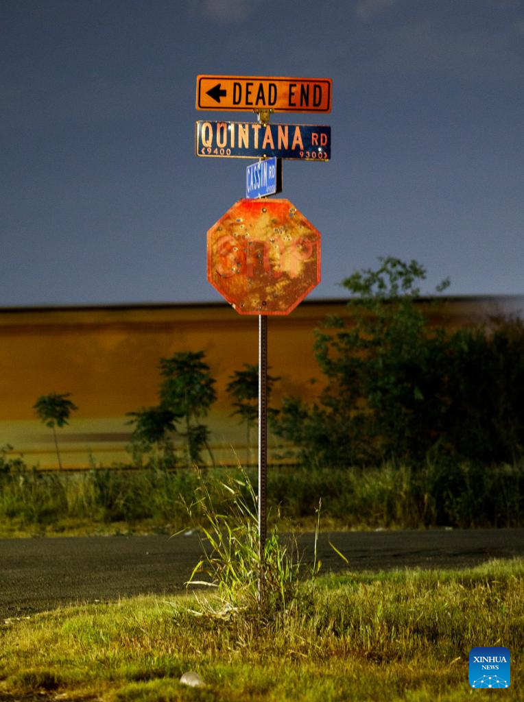 Número de imigrantes mortos encontrados dentro de caminh?o de 18 rodas no Texas sobe para 50