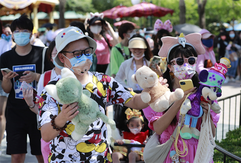 Disneylandia de Shanghai reabre após fechamento causado por COVID-19