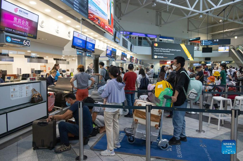 Hungria e China retomam voos regulares de passageiros