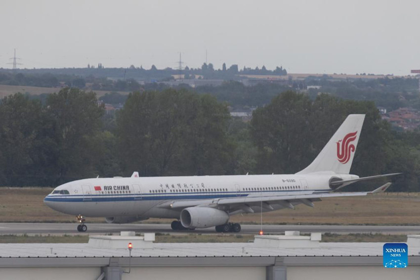 Hungria e China retomam voos regulares de passageiros