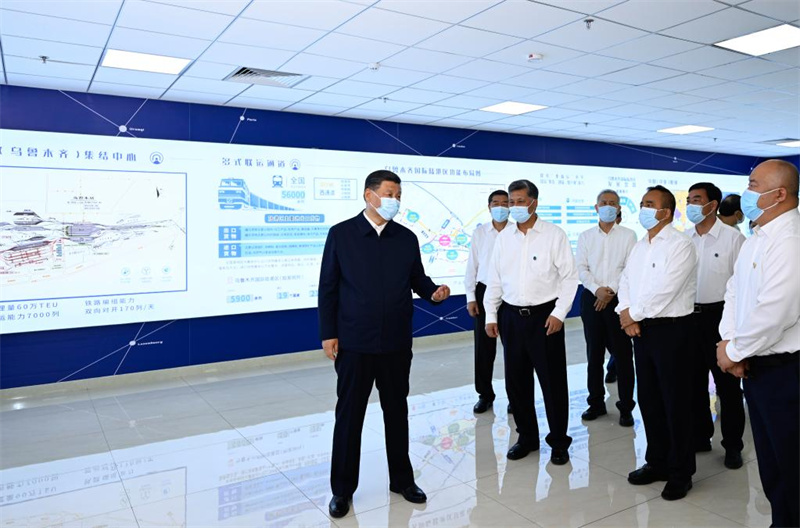 Xi Jinping inspeciona Urumqi, Xinjiang