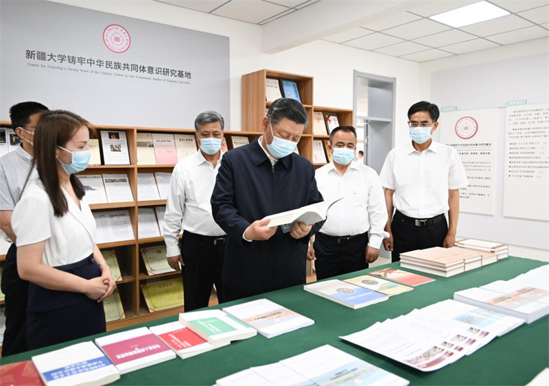 Xi Jinping inspeciona Urumqi, Xinjiang