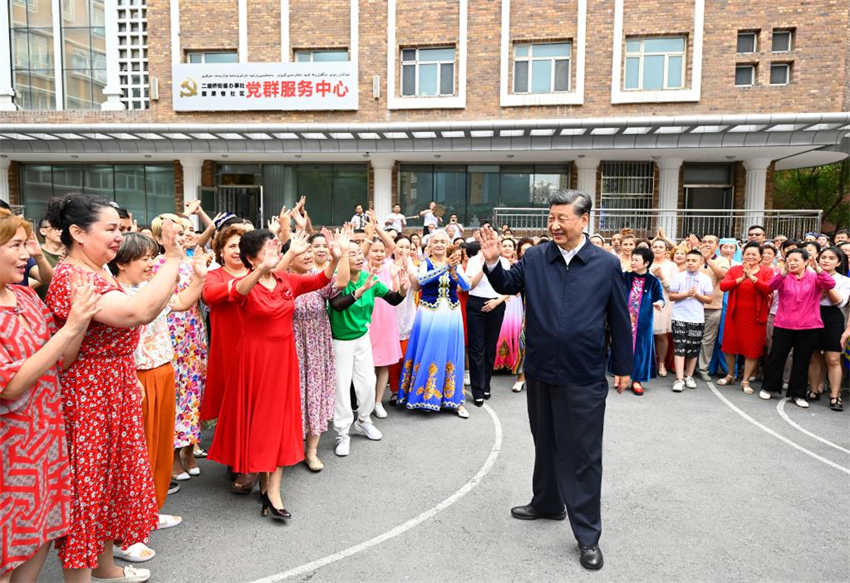 Xi Jinping destaca trabalho comunitário na inspe??o em Urumqi