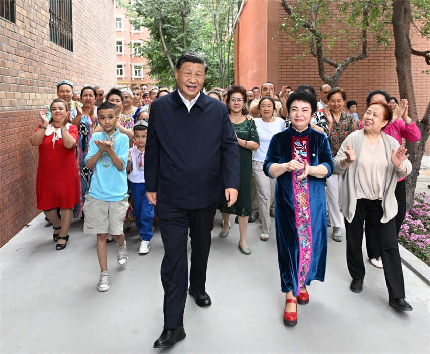Xi Jinping destaca trabalho comunitário na inspe??o em Urumqi