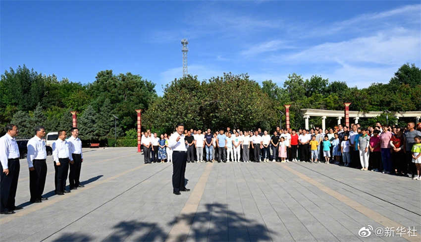 Xi Jinping inspeciona cidade de Shihezi em Xinjiang