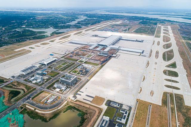 Primeiro aeroporto de hub de carga profissional da ásia entra em opera??o no centro da China