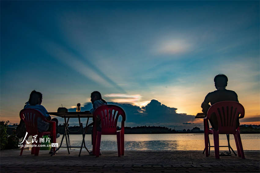 Galeria: margens do rio Wanquan, Hainan