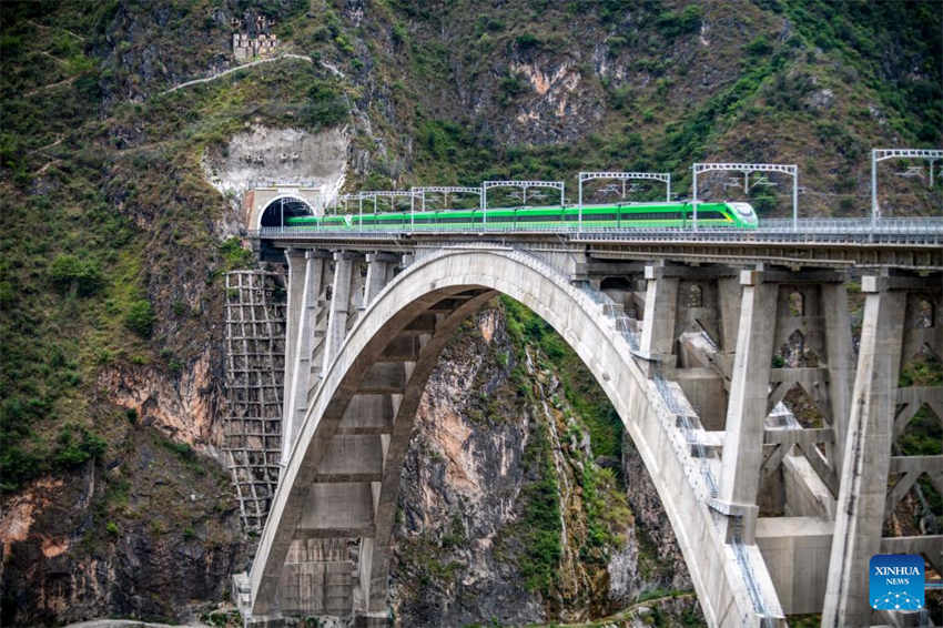 Se??o Dali-Baoshan da ferrovia Dali-Ruili será colocada em opera??o