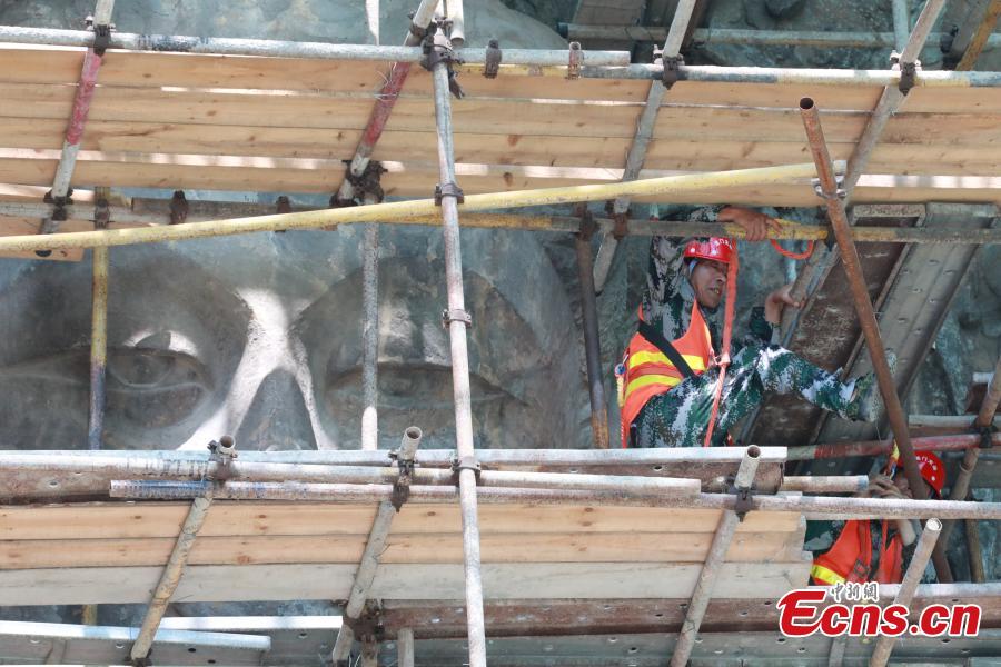 Concluído projeto de restauro do Templo Fengxian, nas Grutas Longmen 