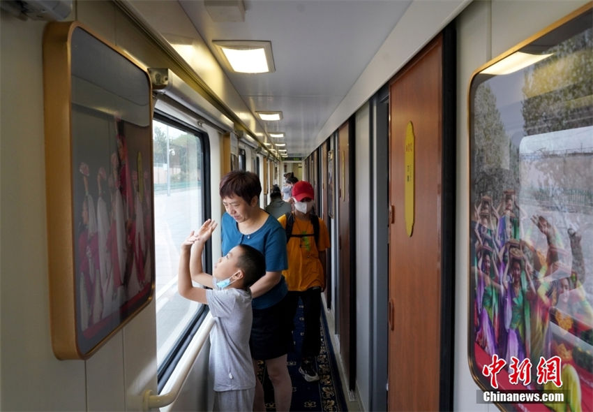 Xinjiang: primeiro comboio expresso direto chega em Kashgar