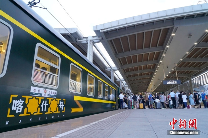 Xinjiang: primeiro comboio expresso direto chega em Kashgar