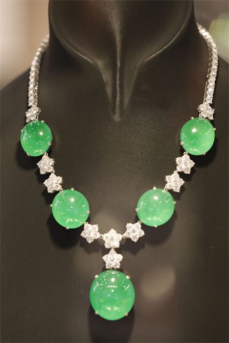 Jóias em destaque na 2a Exposi??o Internacional de Produtos de Consumo da China