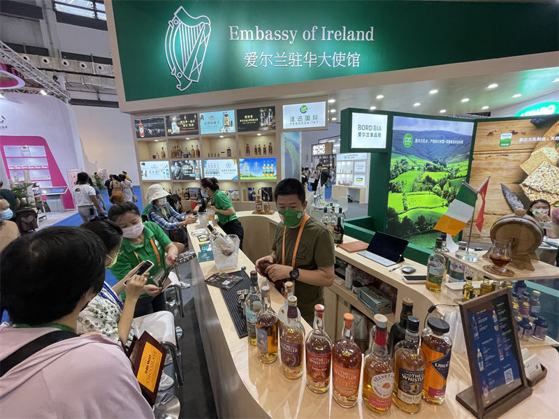 Vinho irlandês atrai aten??o na 2a Exposi??o Internacional de Produtos de Consumo da China