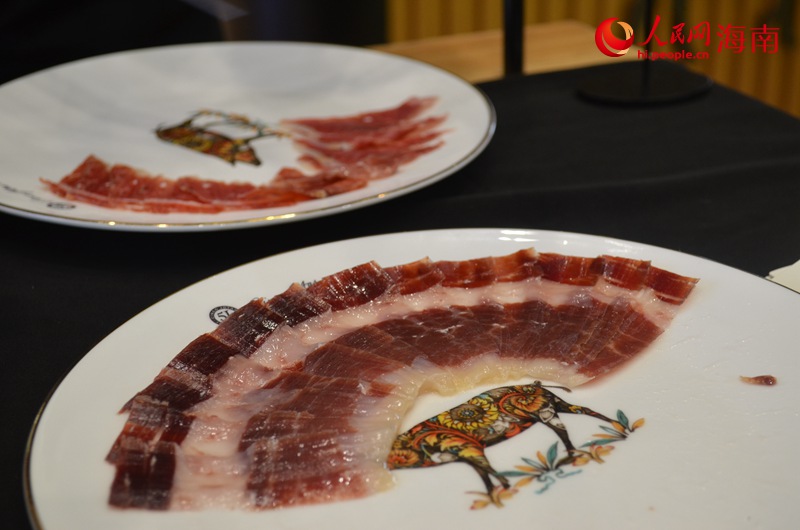 Iguarias globais atraem visitantes na 2a Exposi??o Internacional de Produtos de Consumo da China