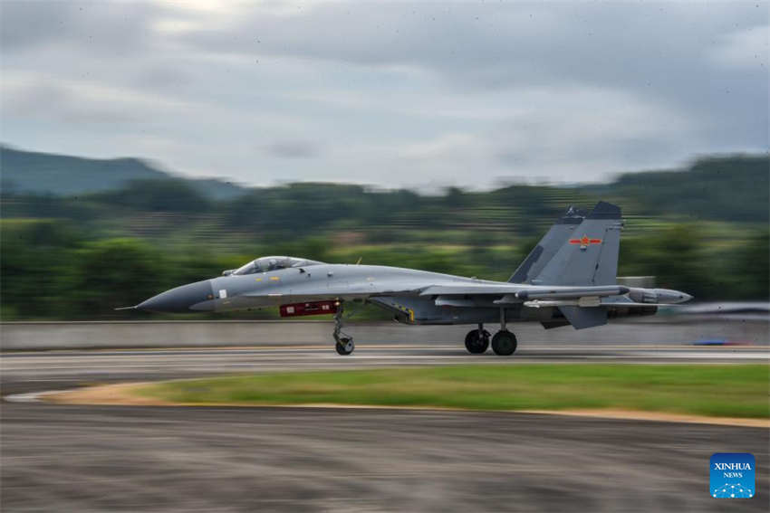 Comando do Teatro Oriental do ELP continua exercícios conjuntos para testar ataque de precis?o