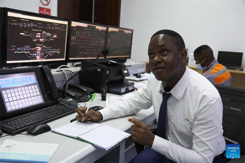 Ferrovia moderna construída pela China promove cria??o de empregos no Quênia