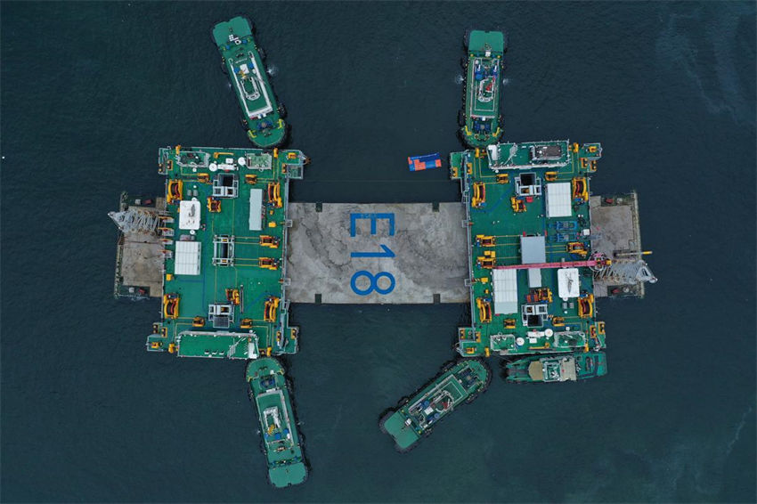 Dalian: concluído a instala??o de tubos para túnel submarino