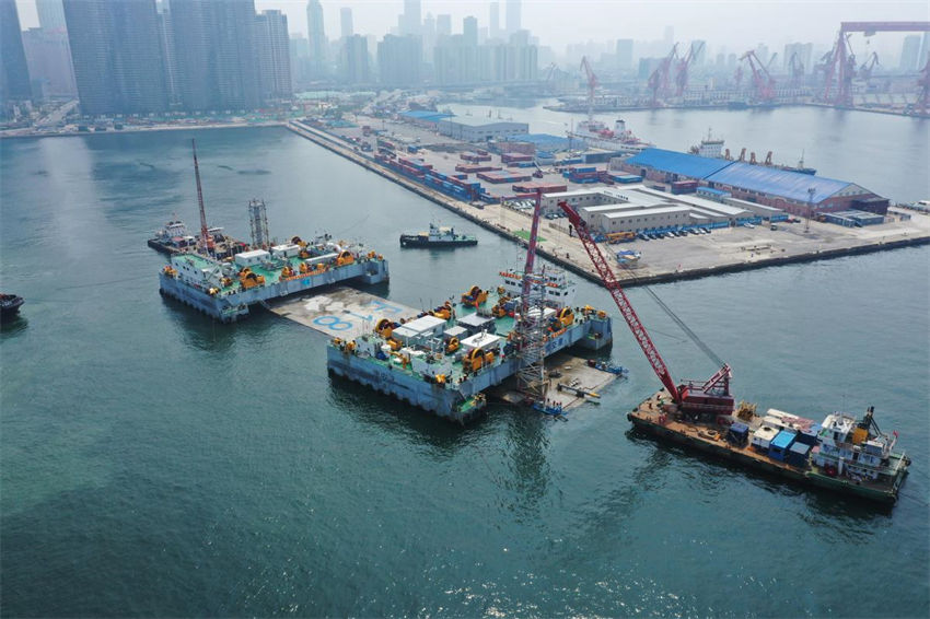 Dalian: concluído a instala??o de tubos para túnel submarino