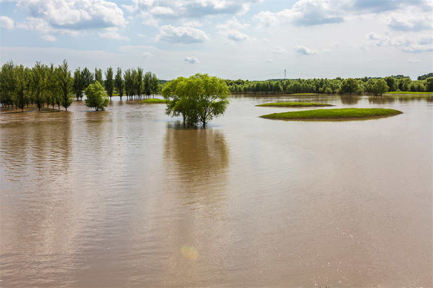 China lan?a resposta de emergência a tuf?o e inunda??es 