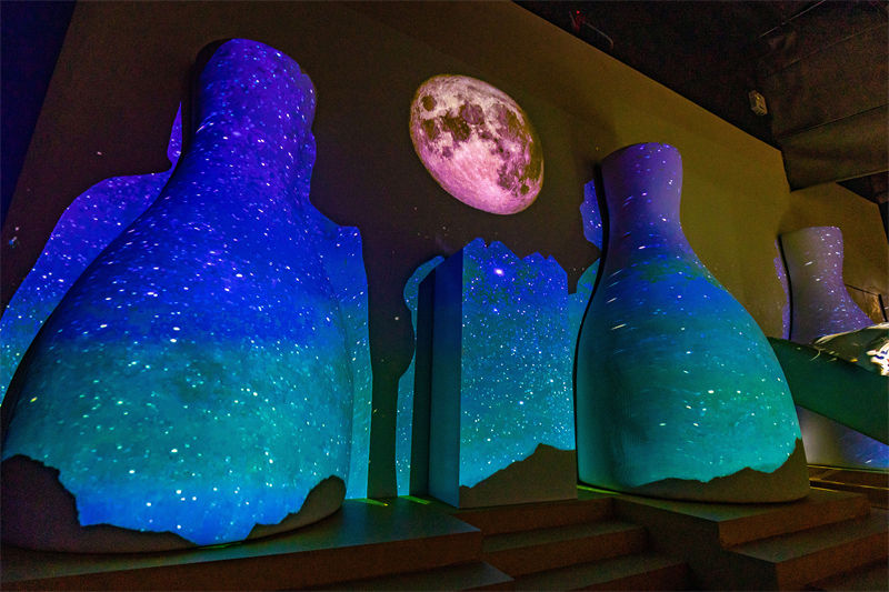 Exposi??o imersiva de obras arte dá vida a pinturas famosas em Chongqing