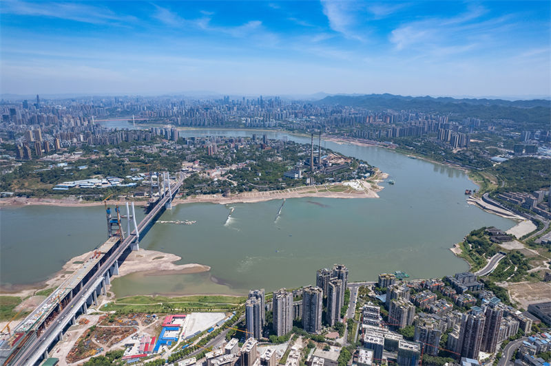 Chongqing: constru??o da ponte de Lijiatuo sobre rio Yangtzé está em andamento
