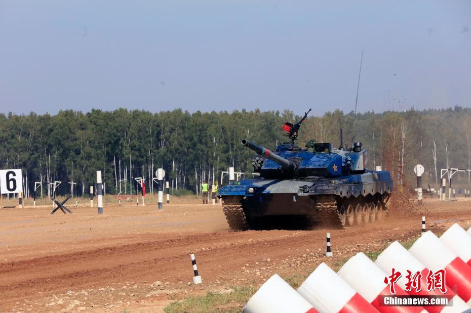 Jogos Internacionais do Exército de 2022: equipe chinesa participa da competi??o de “biatlo de tanques”