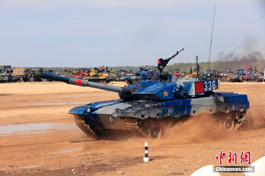 Jogos Internacionais do Exército de 2022: equipe chinesa participa da competi??o de “biatlo de tanques”