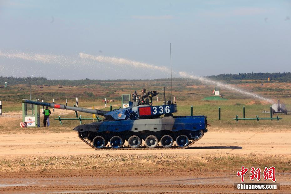 Jogos Internacionais do Exército de 2022: equipe chinesa participa da competi??o de “biatlo de tanques”