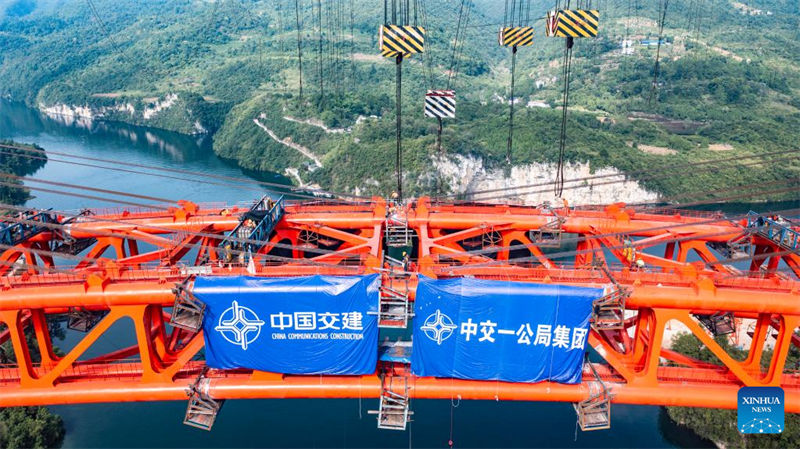 China: maior ponte em arco com tubo de a?o cheio de concreto no mundo conclui fechamento