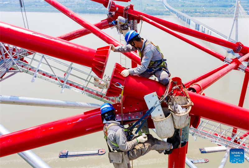 Constru??o da torre norte de transmiss?o de energia do projeto de transmiss?o de energia Baihetan-Zhejiang é concluída