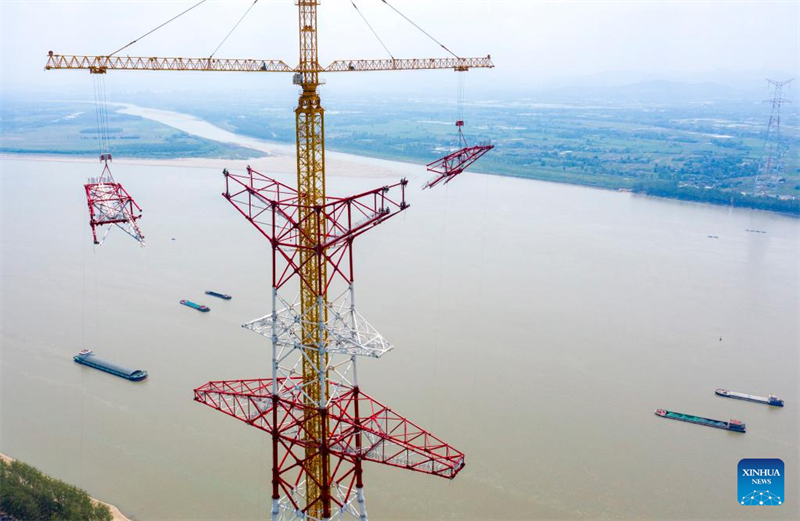 Constru??o da torre norte de transmiss?o de energia do projeto de transmiss?o de energia Baihetan-Zhejiang é concluída