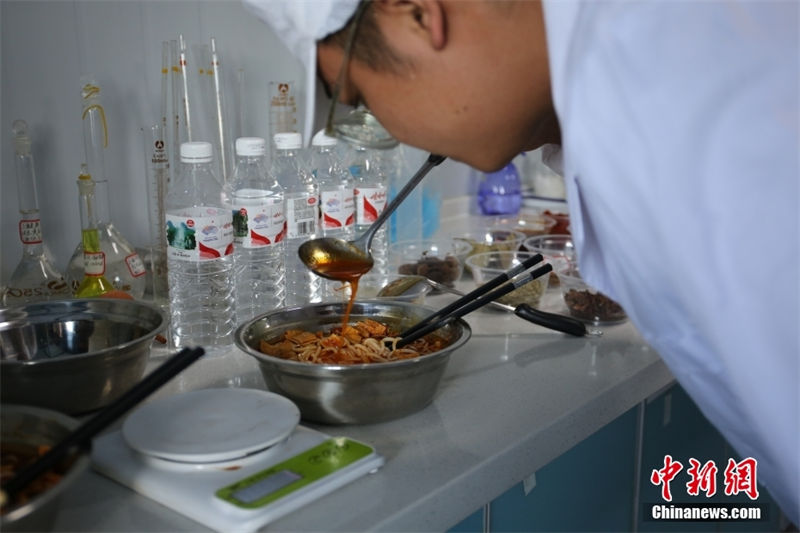 Degustador especiarias esperimenta macarr?o de arroz 