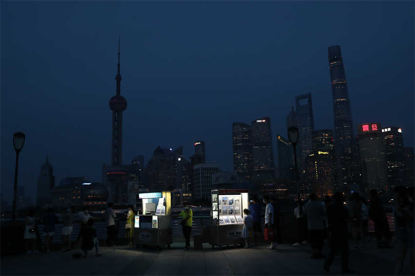Shanghai suspende ilumina??o paisagística em algumas áreas ao longo do rio Huangpu