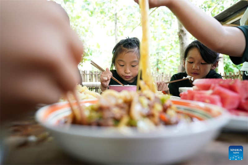 Artes marciais chinesas s?o um sucesso junto dos habitantes de Liuzhuang