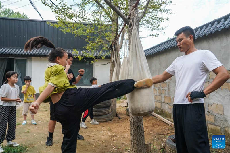 Artes marciais chinesas s?o um sucesso junto dos habitantes de Liuzhuang