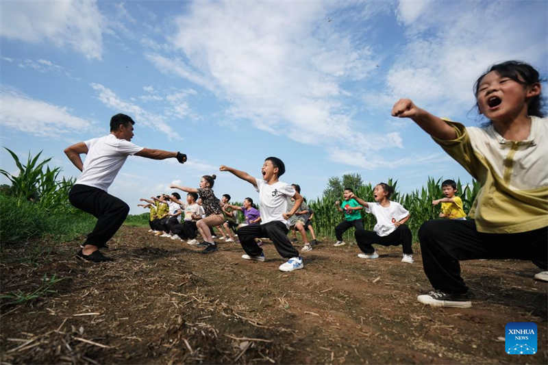 Artes marciais chinesas s?o um sucesso junto dos habitantes de Liuzhuang