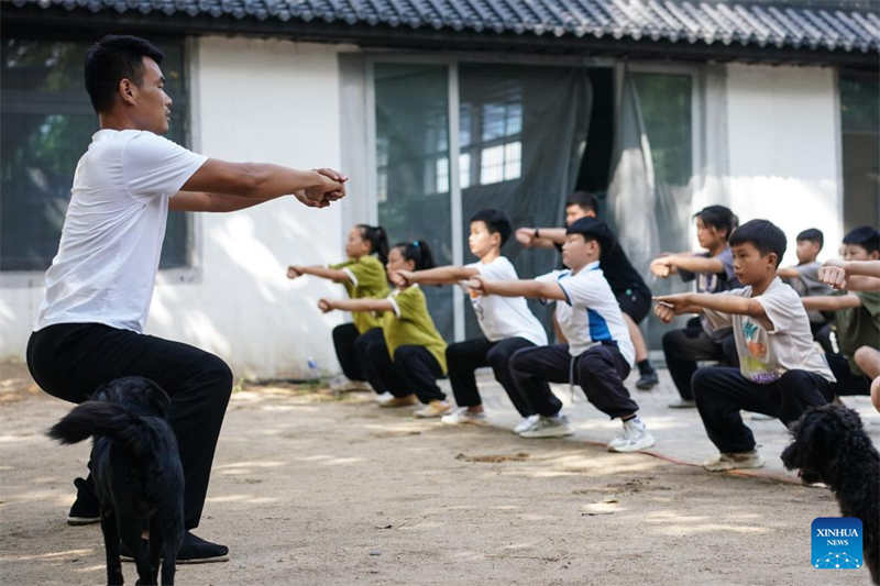 Artes marciais chinesas s?o um sucesso junto dos habitantes de Liuzhuang