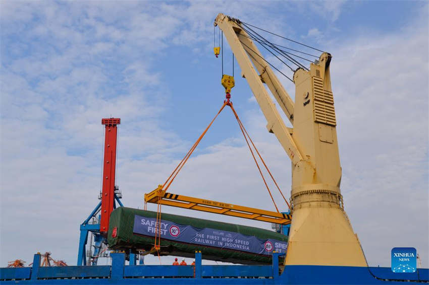 Trens de alta velocidade Jakarta-Bandung fabricados na China s?o inaugurados na Indonésia